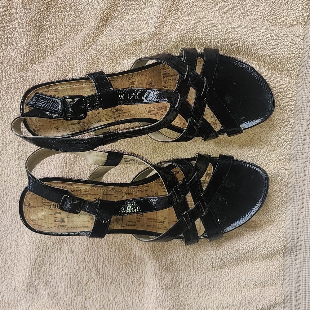 Black Wedges